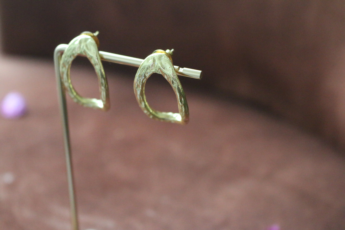 Hasli Oval Minimalist Earring