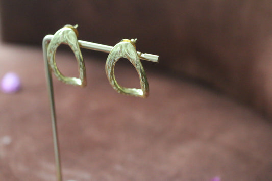 Hasli Oval Minimalist Earring