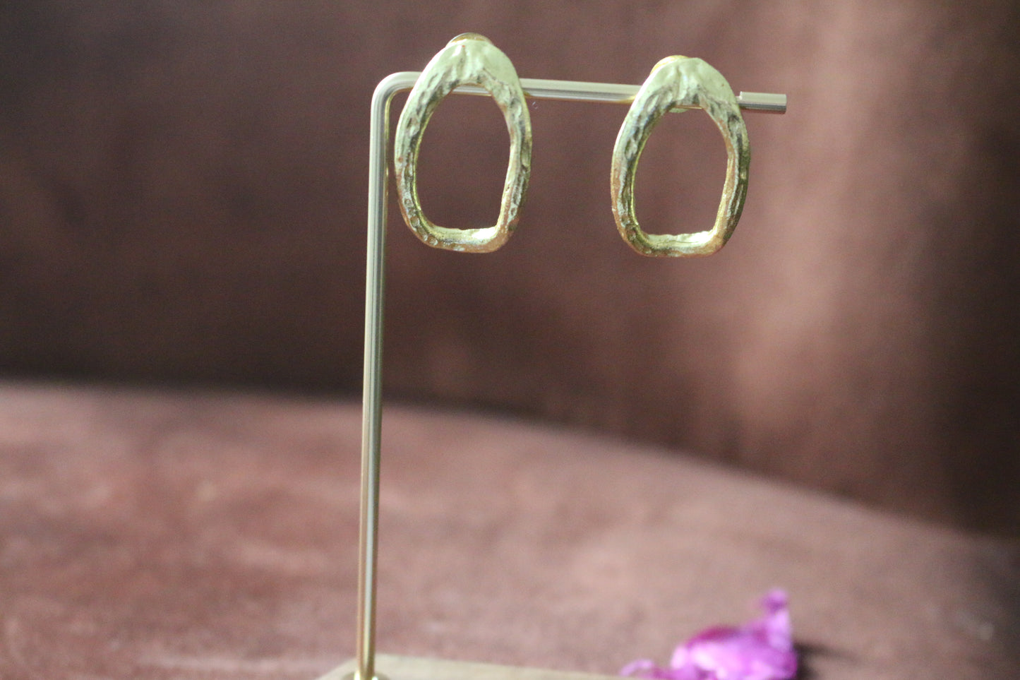 Hasli Oval Minimalist Earring