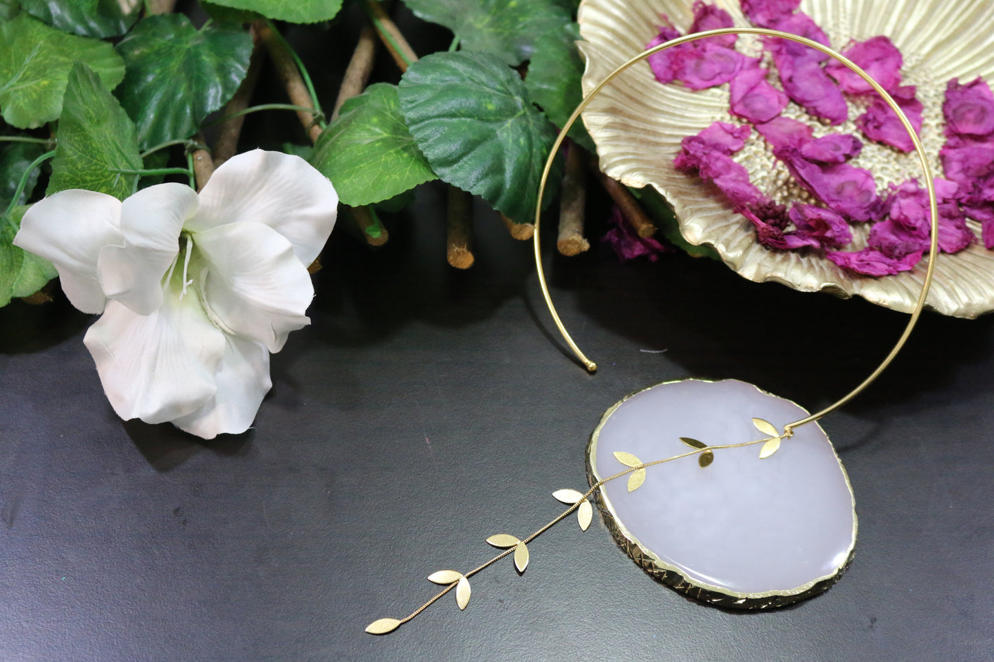 Ishara Simple Choker