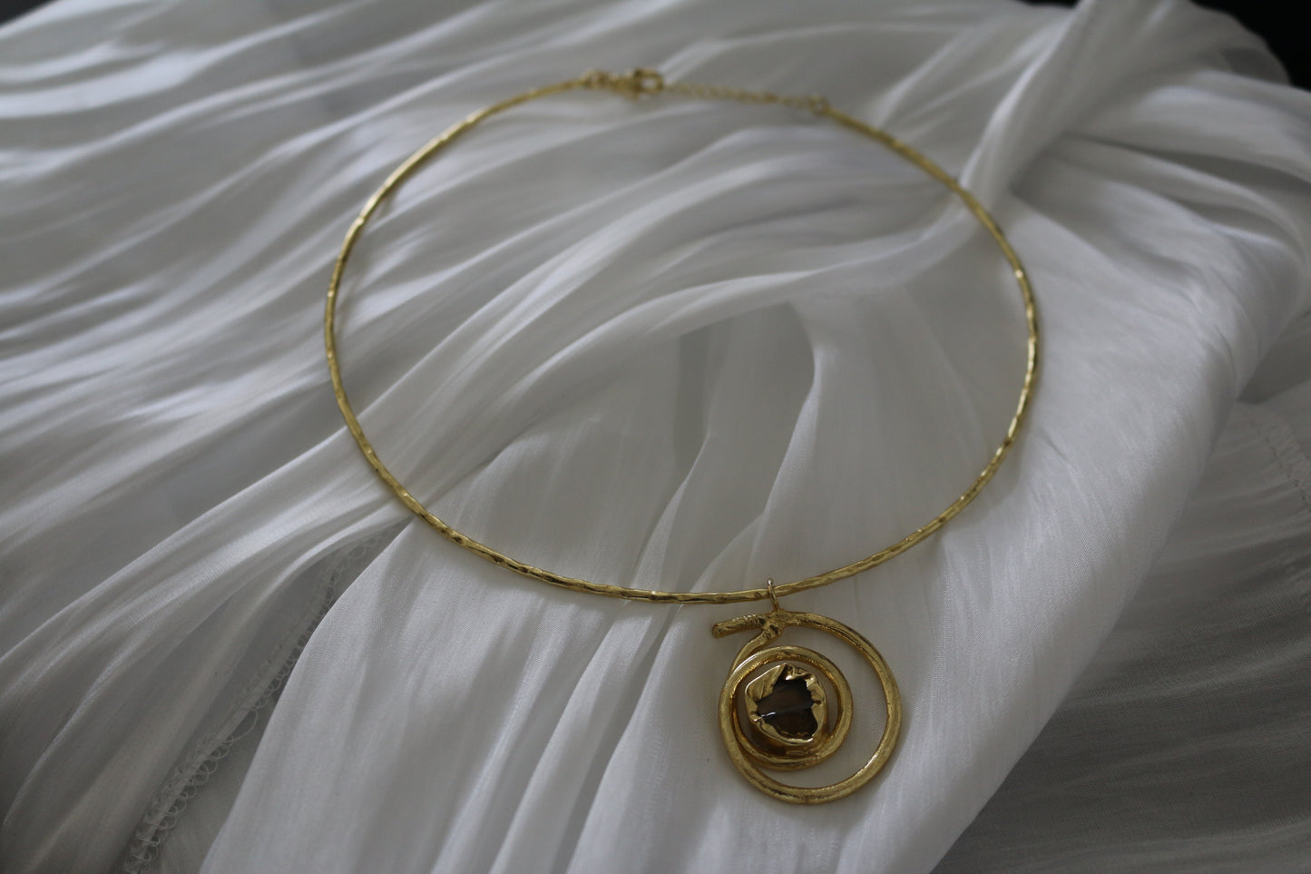 Victoria Simple Brown Stone Choker